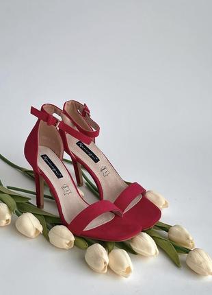 Босоніжки на шпильці рожеві