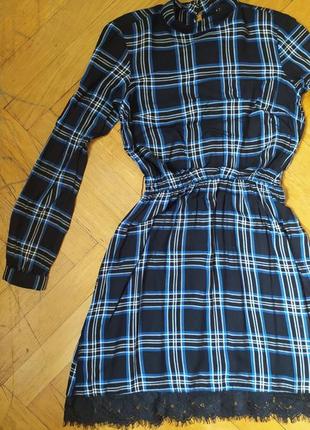 Сукня в кліточку