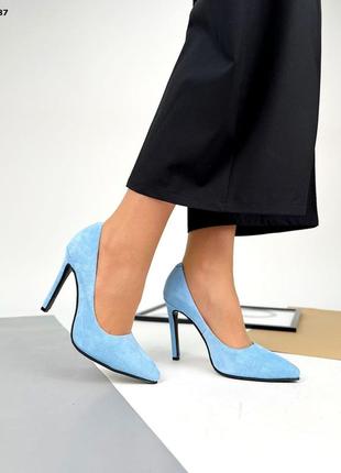Туфлі-човники
на шпильці, блакитний, натуральна замша2 фото