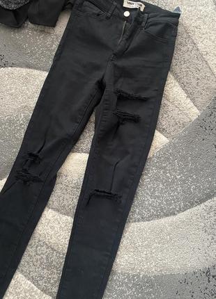 Джинсові чорні штани з порізами1 фото