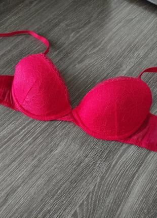 Милий мереживний бюстгальтер