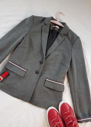 Дуже гарний універсальний піджак на підкладці esprit розмір 12 (m/l)