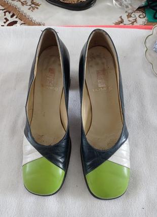 Туфлі.