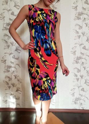 Платье футляр в яркий красочный принт3 фото