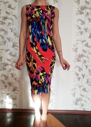 Платье футляр в яркий красочный принт5 фото