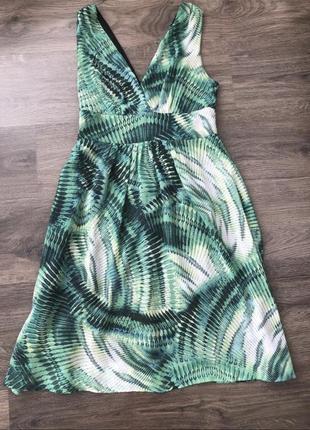 Платье миди в тропических принт.