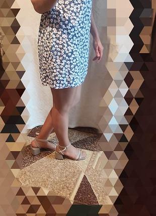 Сплачуючи сарафан