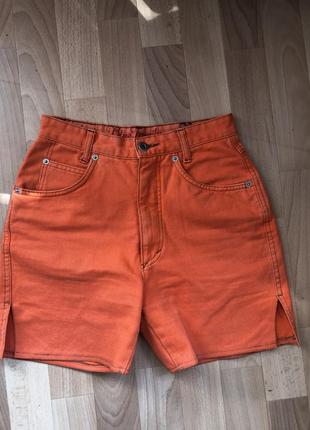 Винтажные оранжевые джинсовые шорты