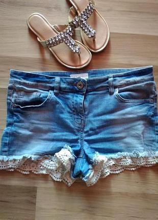 Модні шорти,високою посадкою,з мереживом в низу