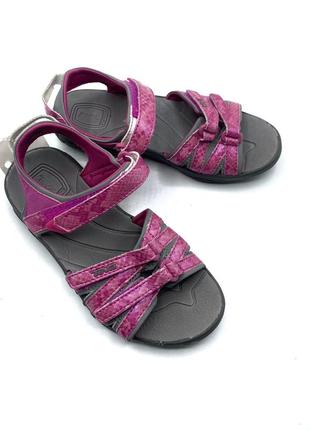 Оригінальні сандалики teva