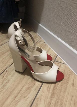 Босоніжки босоніжки шкіра