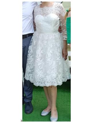 Потрясающее ажурное свадебное / выпускное блестящее платье миди с открытой спиной chi chi london1 фото