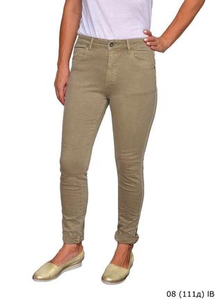 Джинсы женские. размеы: 42-50. цвета: коричневый, оливковый, беж. стильные женские джинсы. молодежные джинсы.