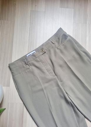 Класичні літні легкі брюки gerry weber зі стрілами хакі батальні8 фото