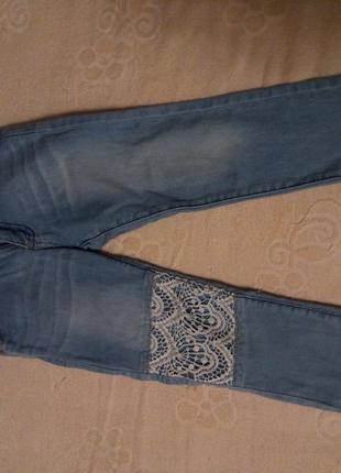 Стильные и красивые джинсы на девочку 3-4 лет3 фото