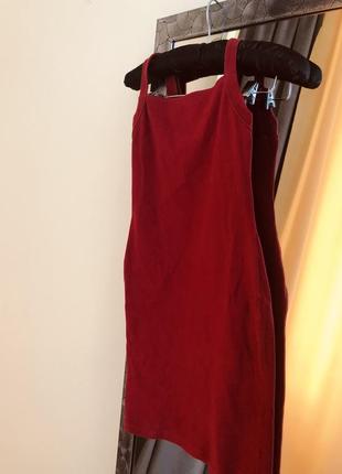 Коротке червоне плаття