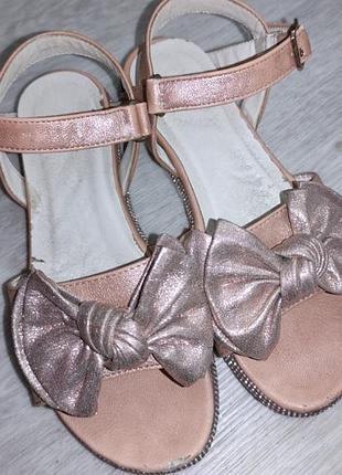 Босоніжки з бантиком блискучі 21см 33р