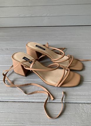 Босоніжки на зав'язках nine west
