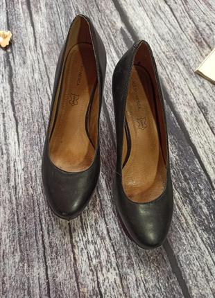 Туфлі на підборах