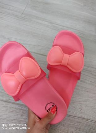 Шльопанці з бантом