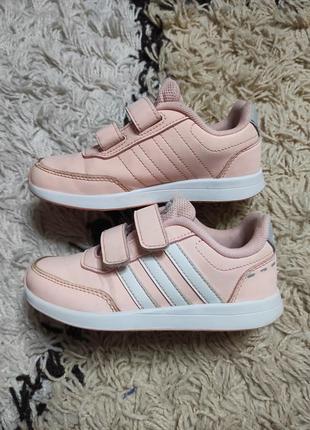 Щільні нубукові кросівки adidas в нюдовом відтінку на стопу 16,5-17 см