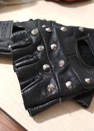 100% натуральная кожа фирменные кожаные перчатки с стильными шипами4 фото
