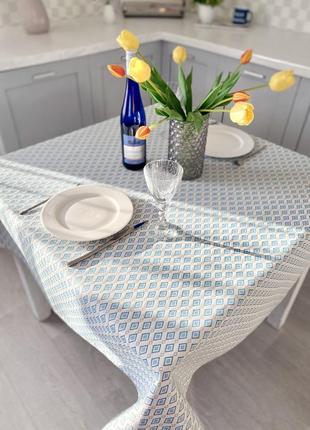 Скатерть водоотталкивающая с тефлоновым покрытием 134х134 см.