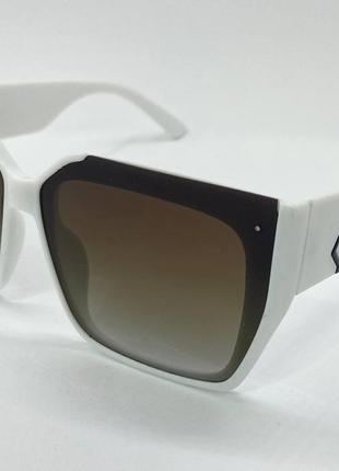 Солнцезащитные очки женские в пластиковой оправе геометрия с широкими дужками белые с поляризацией