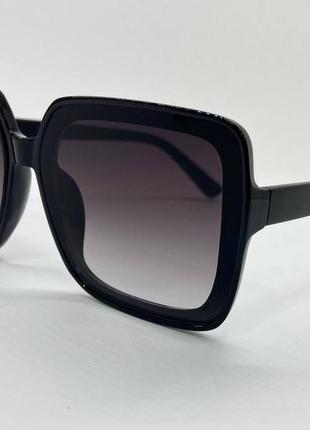 Женские солнцезащитные очки квадратные в пластиковой оправе черные
