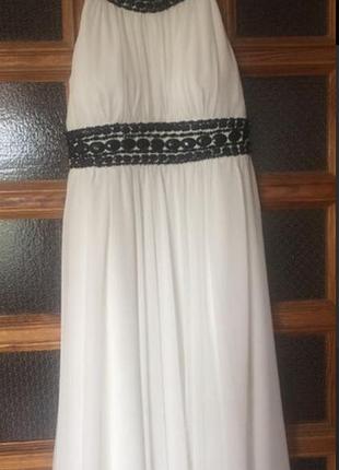 Белоснежное платье миди с украшением
