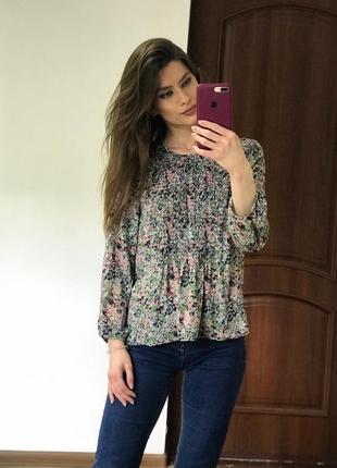 Красивая цветочная блуза zara