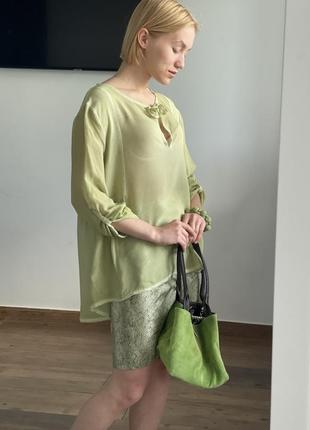 Блузка из нежного шёлка в травяном зелёном цвете2 фото
