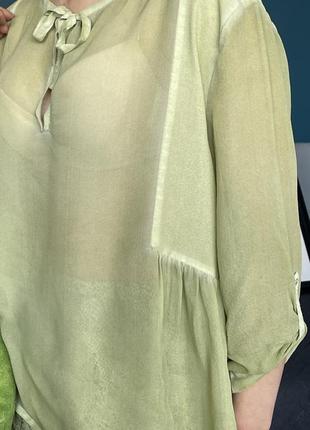 Блузка из нежного шёлка в травяном зелёном цвете5 фото