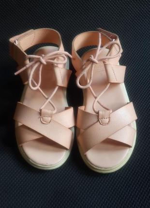 Босоножки  кожаные на липучках
