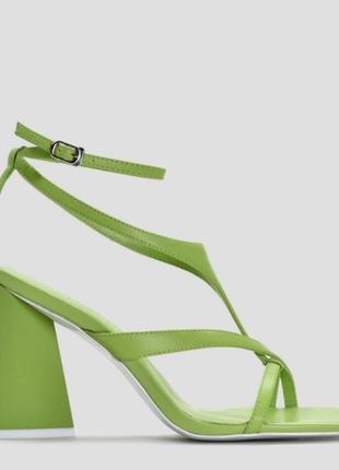 Круті дизайнерські босоніжки lux