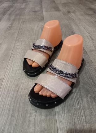 Трендовые шлёпанцы женские / тапочки с цепью / женские тапочки / шлепки