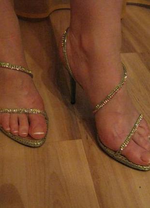 Ніжні босоніжки