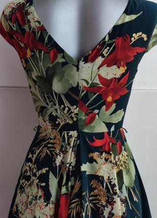 Шелковое платье ted baker с принтом красивых цветов.6 фото