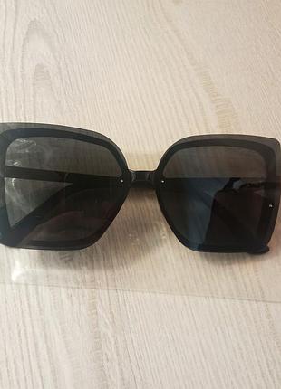 Сонцезахисні окуляри