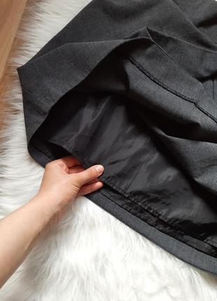 Классическая серая мини юбка в клетку юбка в необычную складку h&m3 фото