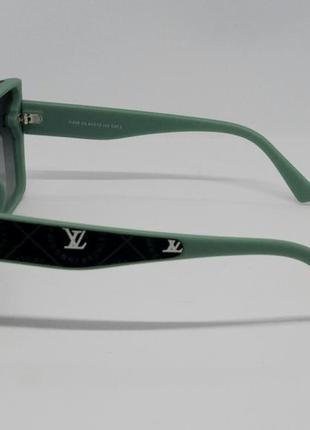 Louis vuitton стильные женские солнцезащитные очки черный градиент в зелёной оправе3 фото