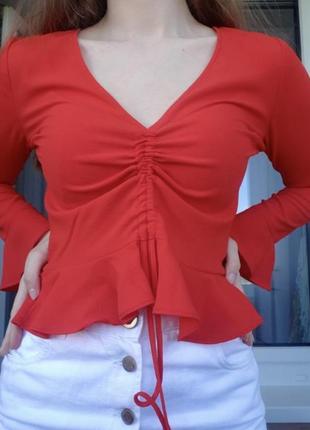 Яскрава блуза з воланами з зав'язками2 фото