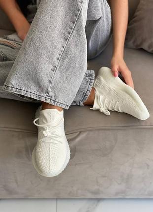 Прекрасные женские кроссовки adidas yeezy boost 350 идеально белые молочные4 фото