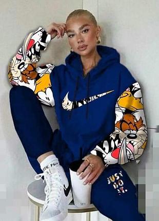 Костюми жіночі