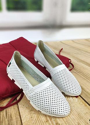 Летние белые кожаные мокасины