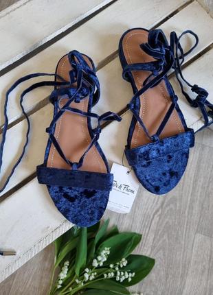 Сині бархатні босоніжки  сандалі на зав'язки від zara 🫐2 фото