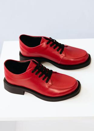 Жіночі червоні шкіряні туфлі