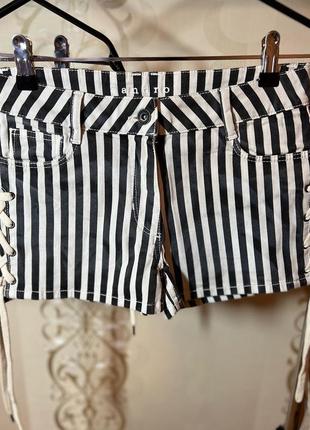 Оригінальні шорти sandro paris