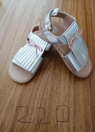 Босоніжки hm