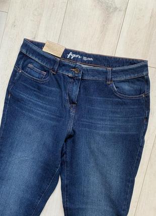 Новые прямые темно синие джинсы
